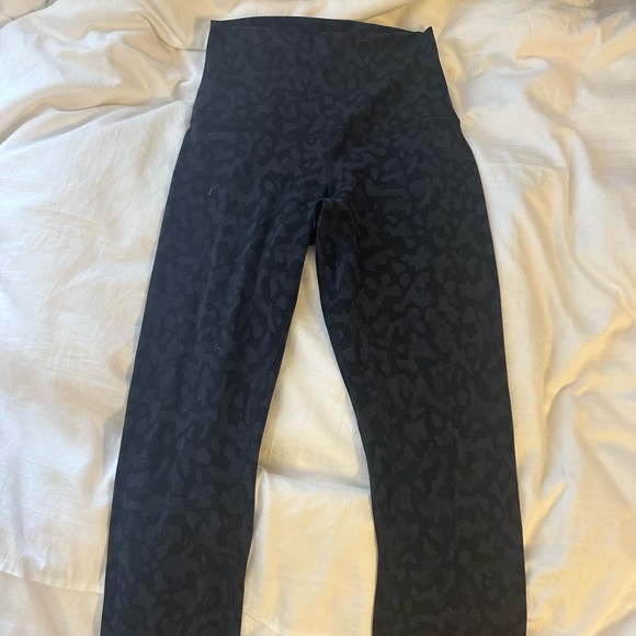 Lululemon Sz 2 spotted Align leggings 28” - Picture 4 of 4